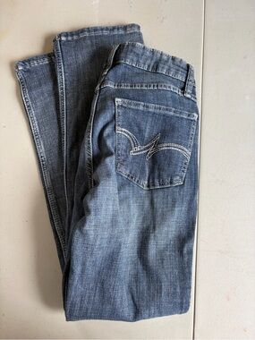 Wrangler Straight Leg Denim Jeans in Dark Blue